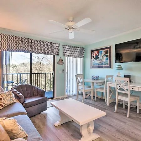 Coastal Condo With Balcony And Luxe Resort Amenities!